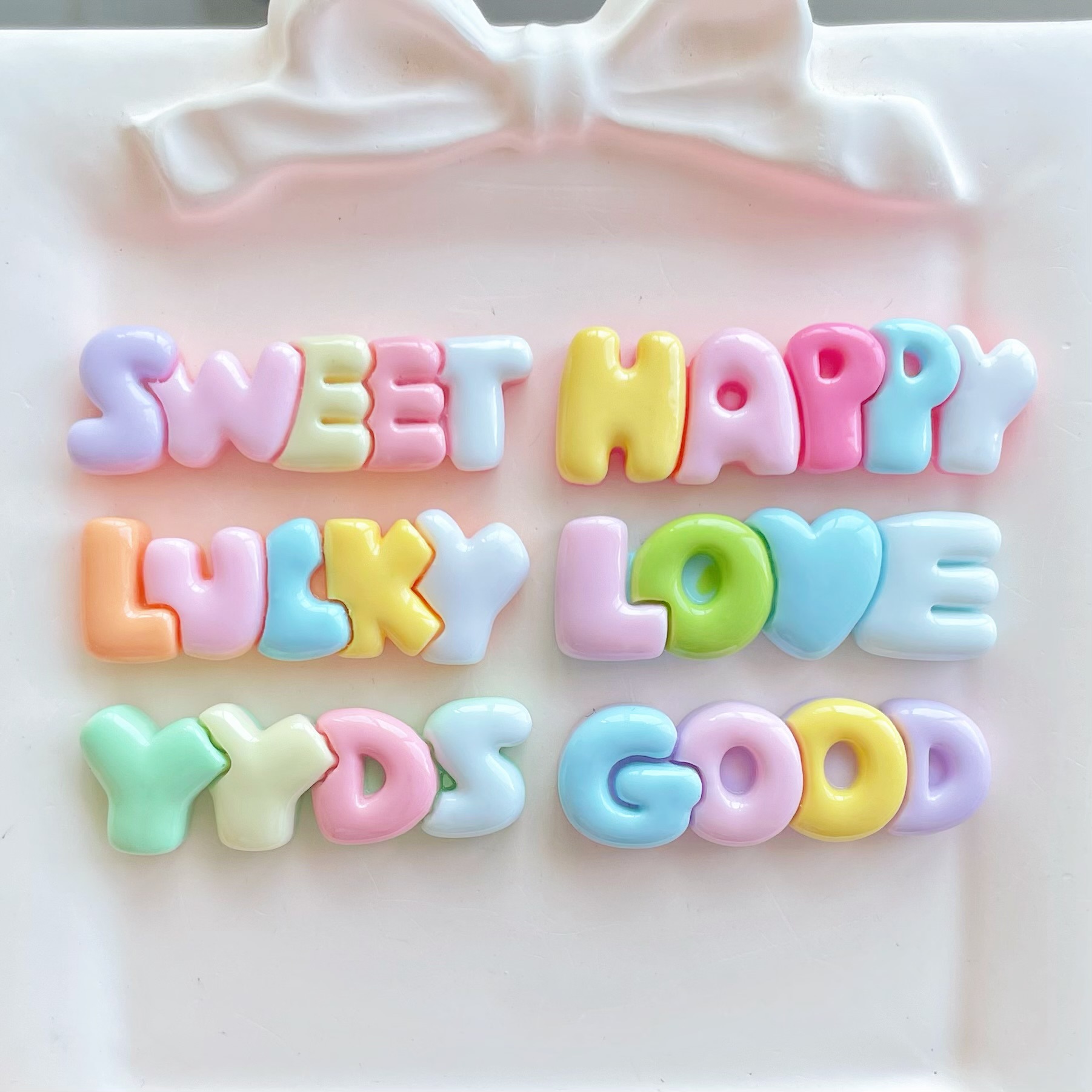 10-30 шт., разноцветные полиме – обзор и цена Resin Art Letter Keychain