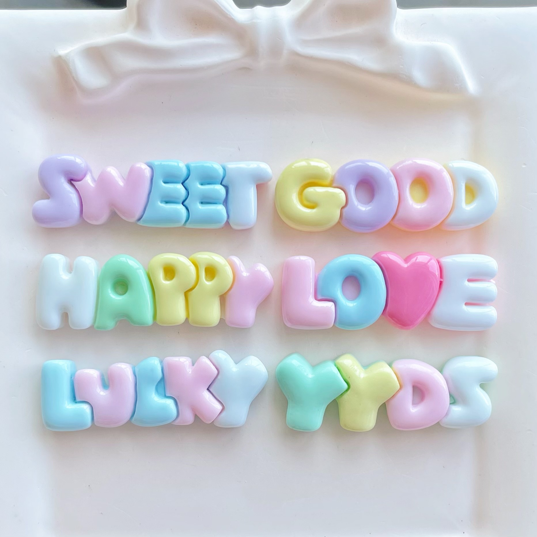10-30 шт., разноцветные полиме – обзор и цена Resin Art Letter Keychain